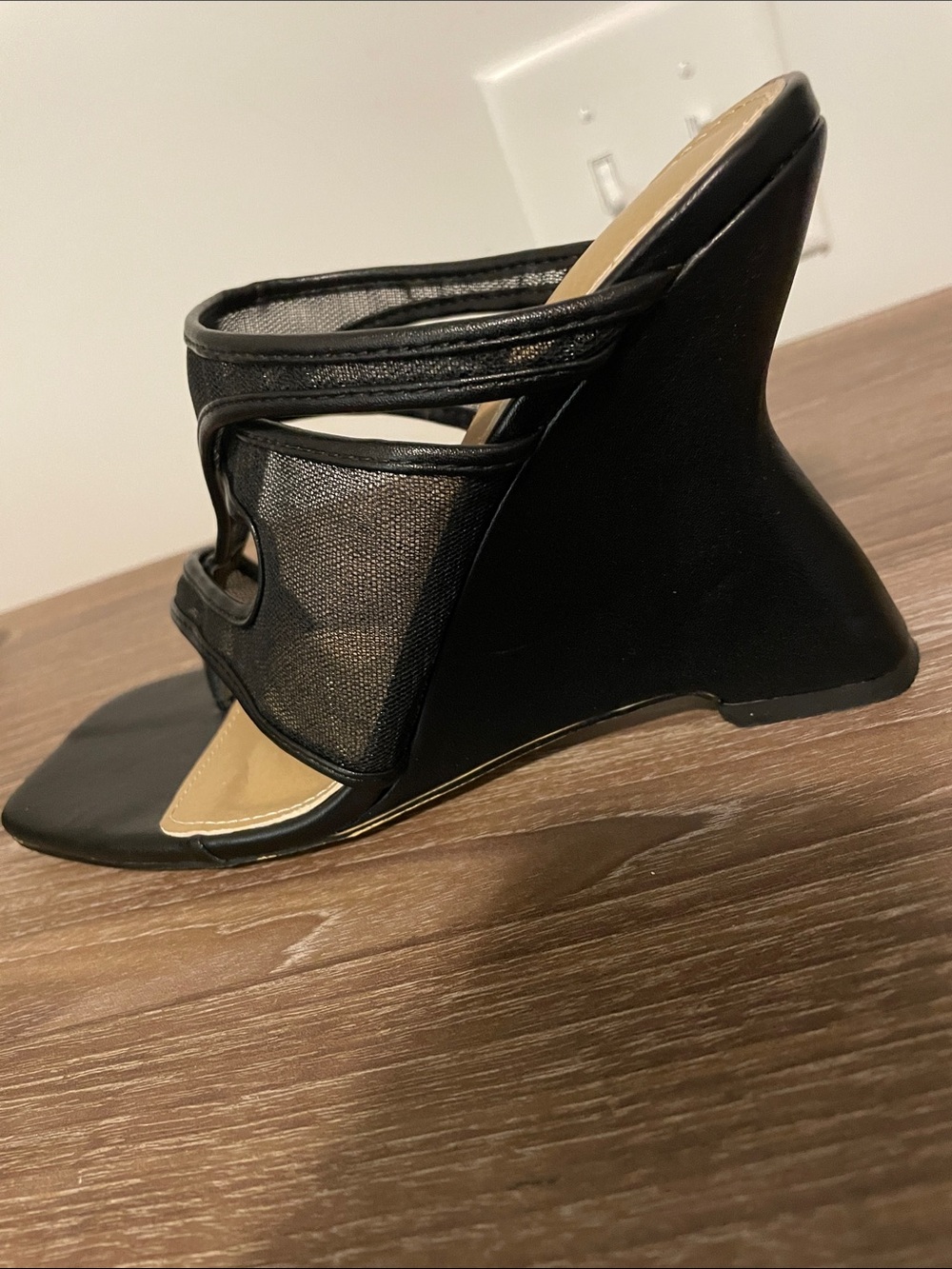 Fashion Nova Mesh Leather Thong Sandals Size 9 Black Quirky Heel Casual Chic